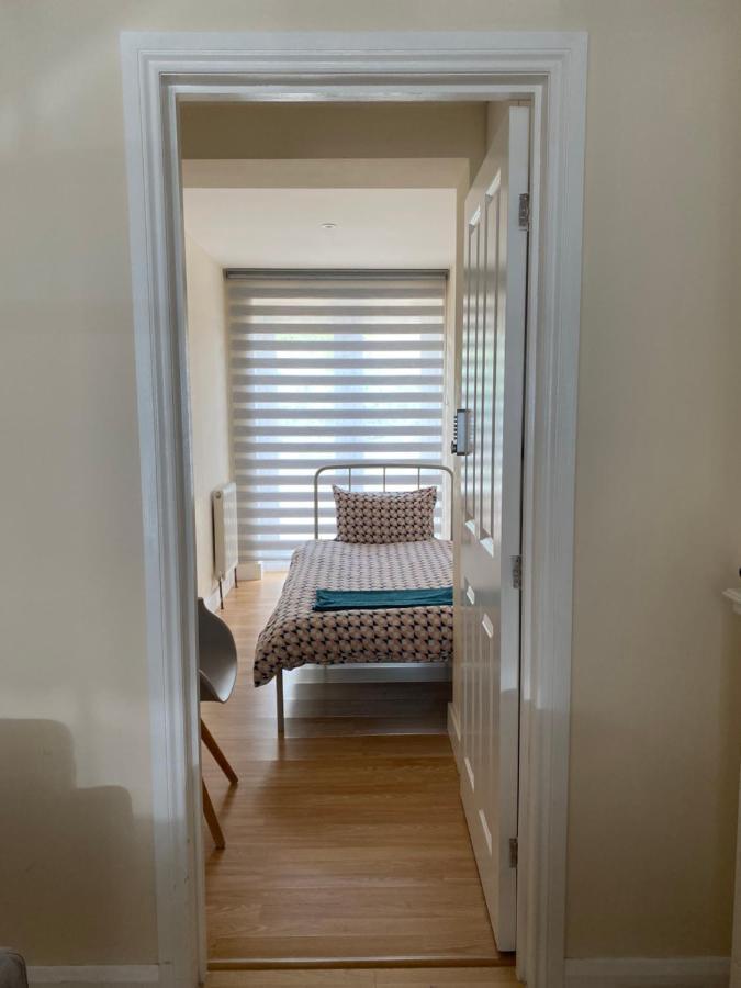 Single Room Only For One Adult เซาธอล ภายนอก รูปภาพ